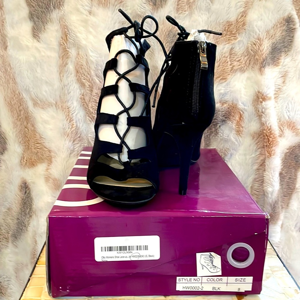 Ollio Women’s Black suede sz. 8 Bootie